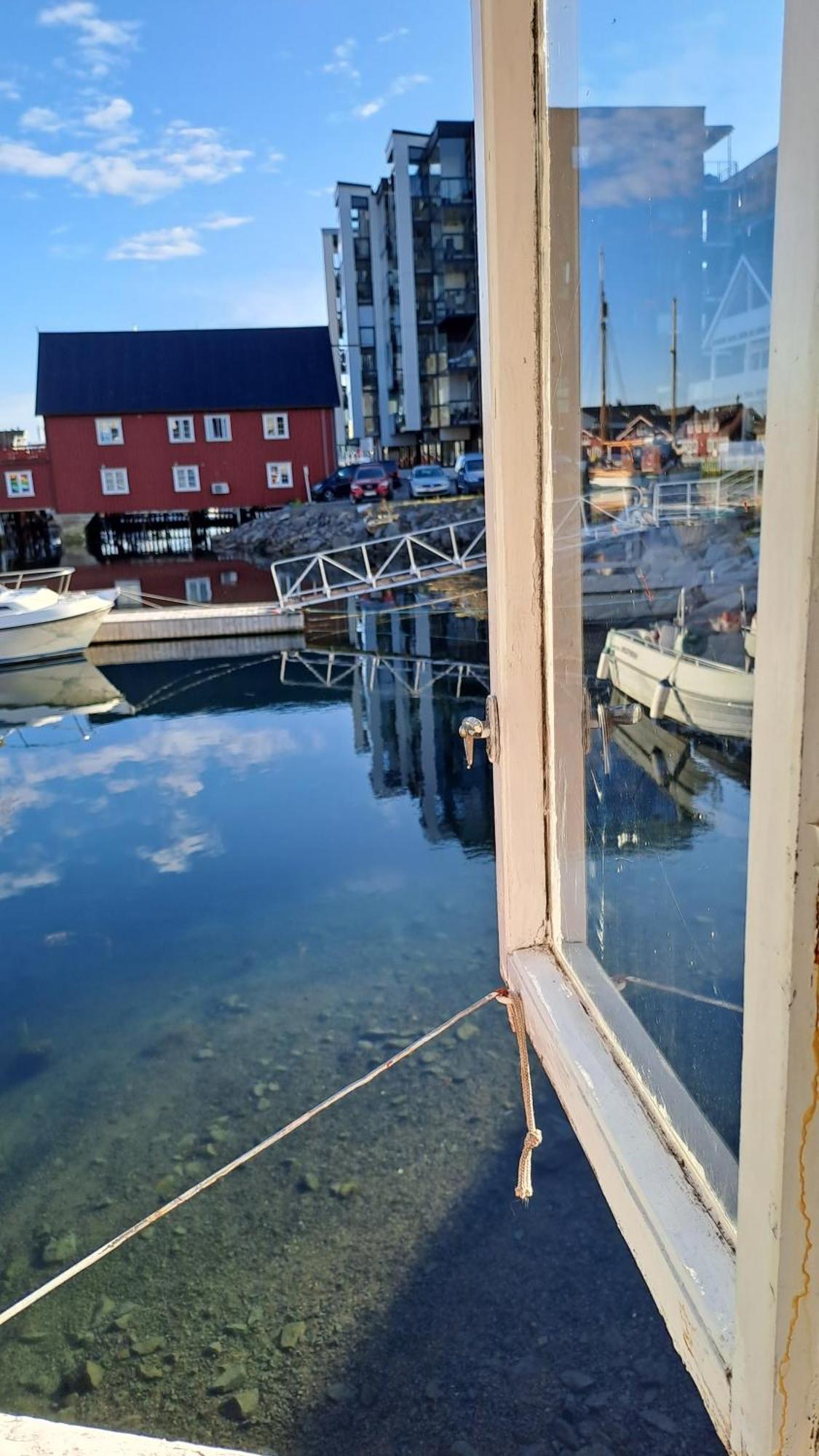 Kule Gule Huset Svolvær Exterior foto